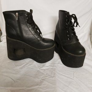 Hot Topic CAT platform boots